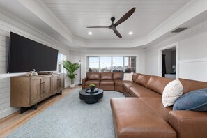 TV - Beautiful Condo with Golf Course Views, Kids Bedroom and Near Attractions (Kissimmee)