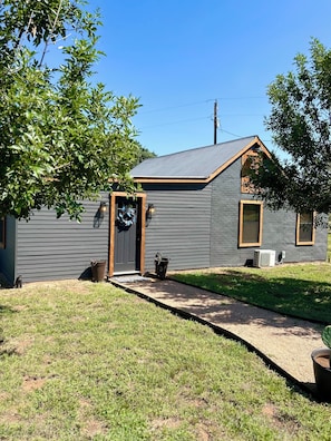 Exterior - Charming 2BR Bunkhouse in the heart of the Texas Hill Country! (Llano)