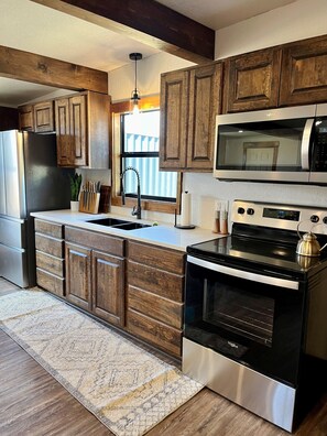 Fridge, microwave, oven, stovetop - Charming 2BR Bunkhouse in the heart of the Texas Hill Country! (Llano)