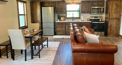 Charming 2BR Bunkhouse in the heart of the Texas Hill Country!