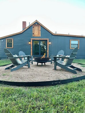 Property grounds - Charming 2BR Bunkhouse in the heart of the Texas Hill Country! (Llano)