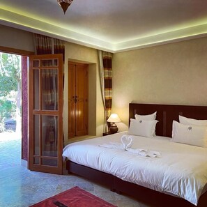 19 bedrooms, desk, iron/ironing board, travel cot