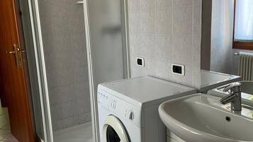 Asciugacapelli, bidet, asciugamani