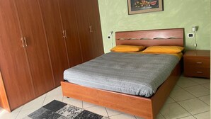 1 bedroom, bed sheets - Casa degli Alpaca - Lake View (Biosio)