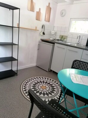 Fridge, microwave, stovetop