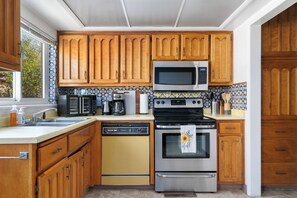 Fridge, microwave, oven, stovetop - Casa Pinon- Minutes away from downtown, museums and shopping! (Santa Fe)