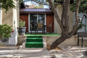 Outdoor dining - Casa Pinon- Minutes away from downtown, museums and shopping! (Santa Fe)