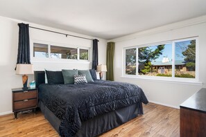 3 bedrooms, desk, iron/ironing board, travel cot - Casa Pinon- Minutes away from downtown, museums and shopping! (Santa Fe)