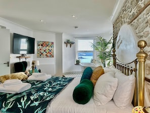 1 kamar tidur, setrika/meja setrika, Wi-Fi gratis, dan seprai linen