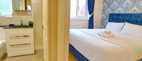 4 dormitorios, tabla de planchar con plancha, wifi gratis y ropa de cama