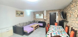 Interior - Rustic Istrian Stone House - Wellis Rooftop Hot-Spa Liznjan (Ližnjan)