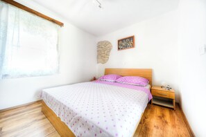 4 slaapkamers, een strijkplank/strijkijzer, gratis wifi, beddengoed