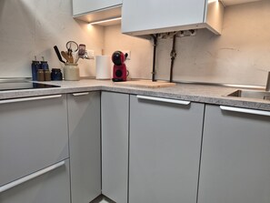 冷蔵庫、電子レンジ、オーブン、食器洗い機