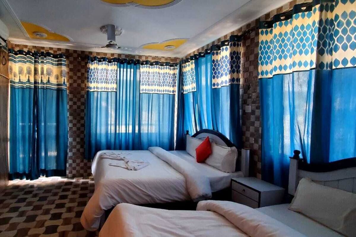 Decoración individual, escritorio, espacio para trabajar con un portátil