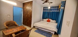 Superior Double Room | Individually decorated, desk, laptop workspace, iron/ironing board - shivoham palace  (Rishikesh)