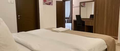1 slaapkamer, een strijkplank/strijkijzer, wifi, beddengoed