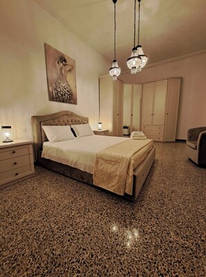 2 bedrooms, in-room safe, iron/ironing board, free WiFi
