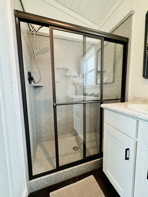 Hårføner og håndklær