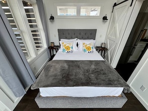 1 habitación, tabla de planchar con plancha, wifi gratis y ropa de cama