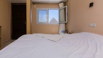 4 habitaciones, espacio para trabajar con laptop y cortinas blackout