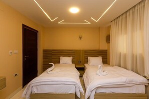 Espacio para trabajar con un portátil, cortinas opacas, wifi gratis