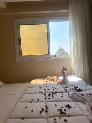 4 bedrooms, laptop workspace, blackout drapes, free WiFi