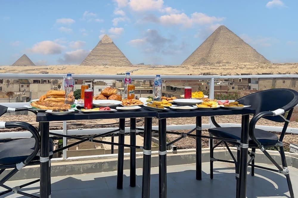 kings pyramids view inn