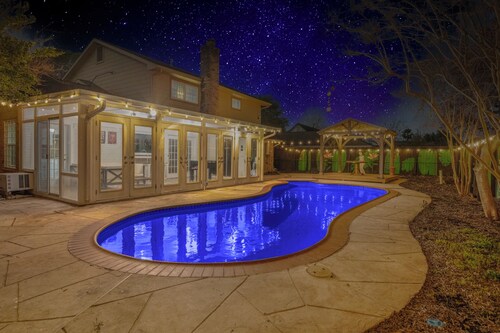 Pool House - 5-Bed- Pergola- Sunroom-Pet Friendly
