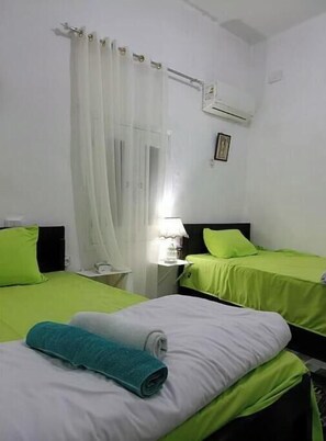 2 chambres, fer et planche à repasser, Wi-Fi, draps fournis