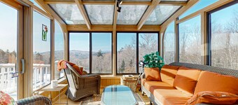 Beautiful house w/ mountain & pond views, hot tub, pool table, bbq, firepit, w/d