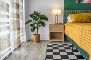 4 bedrooms, desk, iron/ironing board, travel crib