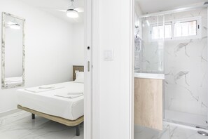 1 chambre, fer et planche Ă repasser, Wi-Fi gratuit, draps fournis