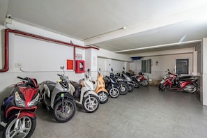 Free self parking - Cozrum - Love Hotel Trần Bình Trọng (Ho Chi Minh City)