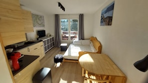 Living area - Le Gypaète - Charming Studio 4 pers. All Comfort (bourg saint maurice)