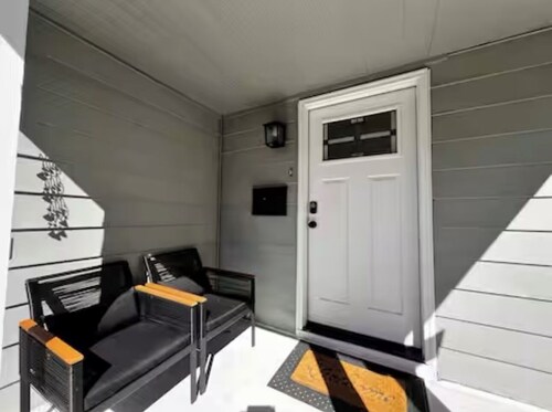 Charming Downtown Retreat 