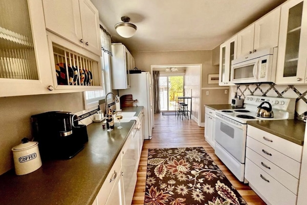 Frigorífic, microones, forn i placa de cuina