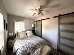 2 bedrooms, desk, iron/ironing board, free WiFi