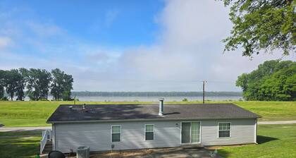 Charming 3-bedroom house with WiFi and AC in beautiful Joppa.