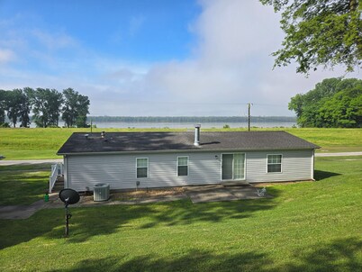 Charming 3-bedroom house with WiFi and AC in beautiful Joppa. 