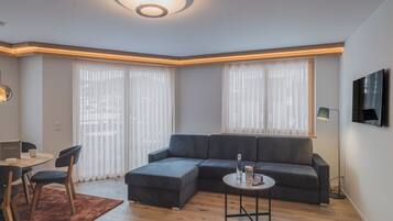 Apartment, 2 Bedrooms | In-room dining