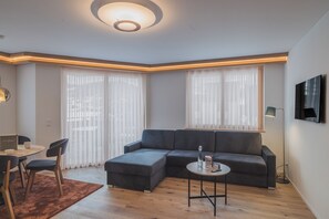 Apartment, 2 Bedrooms | In-room dining