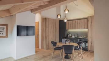 Apartment, Mountain View, Tower | Private kitchen