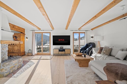 A&Y luxury chalet with sauna & whirlpool, ideal for families & nature lovers in Davos