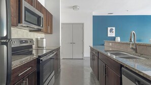 Fridge, dining tables - Landing | Modern 1BD, Clubhouse, Courtyard (Atlanta)