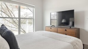 2 bedrooms, desk, iron/ironing board, WiFi