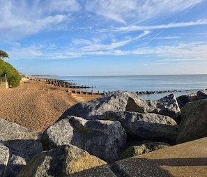 Beach - Seasideescape-6 Guests-indoorpool-garden-bbq-beach (Felixstowe)