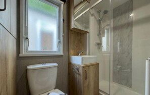 キャビン | バスルーム | シャワー、ヘアドライヤー、タオル