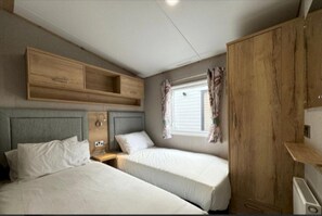 キャビン | 2 室のベッドルーム、アイロン / アイロン台、WiFi (無料)、ベッドシーツ