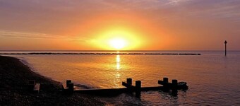 Seasideescape-6 Guests-indoorpool-garden-bbq-beach