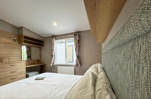 Cabin | 2 bedrooms, iron/ironing board, free WiFi, bed sheets